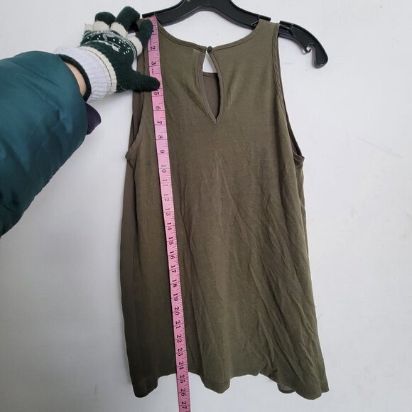 Loft Sleeveless Keyhole Button Back Green Silky Smooth Tank Blouse Top Size XS - Picture 7 of 10